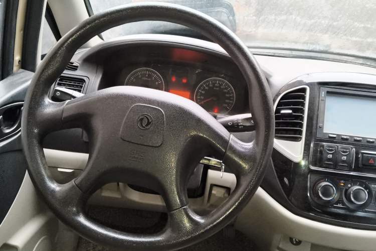 Used FORTHING Lingzhi 2016 M3L 1.6L 7-Seater Luxury Model
