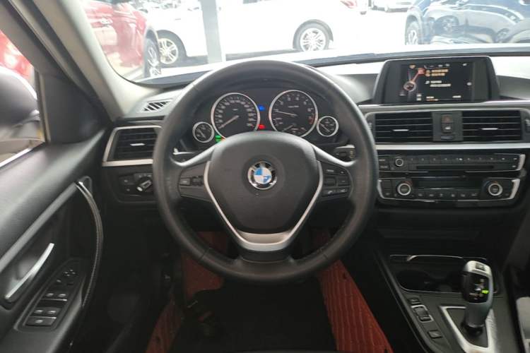 Used BMW 3 Series 2017 318Li Fashion Model
