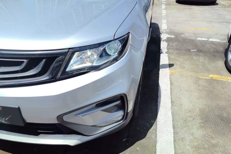 Used Geely Auto Emgrand X7 Sport 2018 1.8TD Automatic Two-Wheel Drive Zhiya Model Left Front Headlight