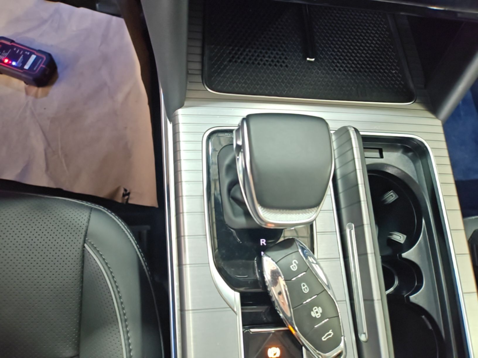 Hongqi HS7 PHEV 2024 2.0T PHEV Four-Wheel Drive Flagship Edition 6 Seats — снимка 16
