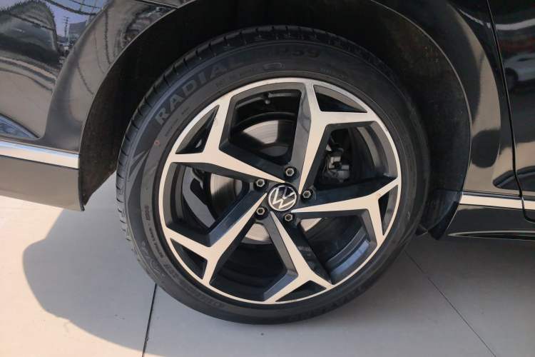 Used Volkswagen Magotan 2023 2 Million Units Limited Edition 330TSI DSG Leading Version
