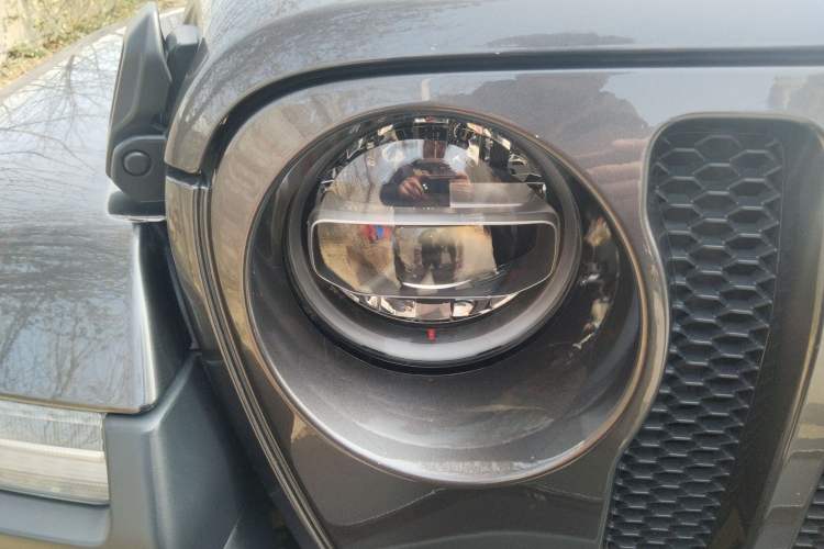 Used Jeep Wrangler 2019 2.0T Sahara Four-Door Version China VI Emission Standard
