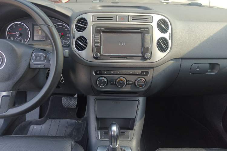 Used Volkswagen Tiguan 2013 1.8TSI Automatic Two-Wheel Drive Luxury Model Audio And AC Panel