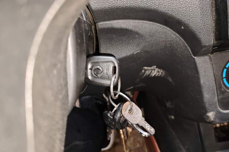 Used Dongfeng Fengon 330 2014 1.5L Manual Standard Edition DK15-02
