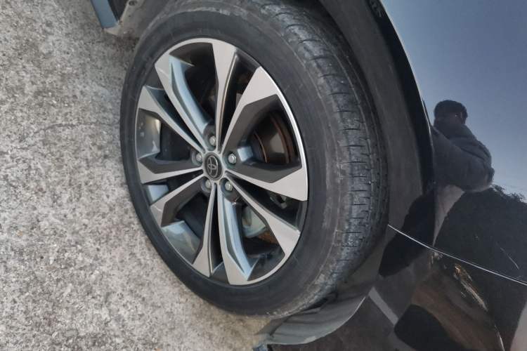 Used Toyota Granvia 2023 2.5L Hybrid Flagship VIP Edition Right Front Wheel Hub