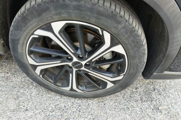 Used Dongfeng Aeolus Huge 2022 Mach Dual-Motor 1.5T MHD Dare-to-Dream Edition Right Front Wheel Hub