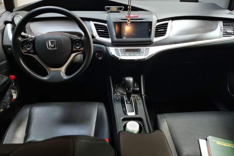 Used Honda Jade 2014 1.8L CVT Luxury Edition 5 seats Center Console