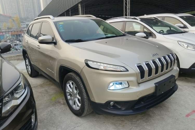 Used Jeep Cherokee 2016 2.4L Leading Edition
