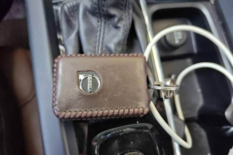 Used Volvo XC60 2019 T5 4x4 Smart Edition China VI Standard Interior 1