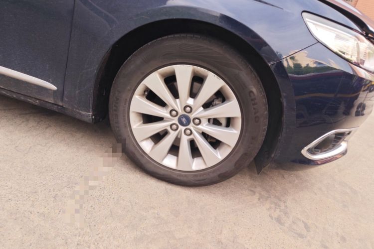 Used Ford Taurus 2016 EcoBoost 180 Luxury Model Right Front Wheel Hub