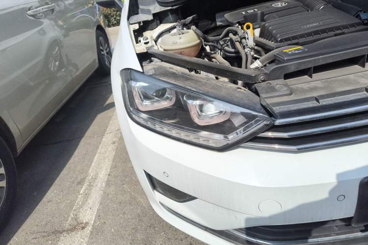 Used Volkswagen Golf Sportsvan 2016 230TSI Automatic Trend Edition Right Front Headlight