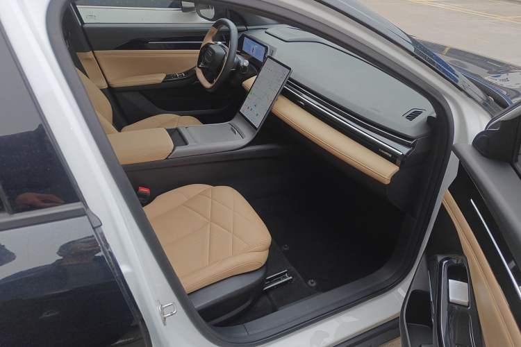 Used Geely Galaxy L6 2023 60km PLUS