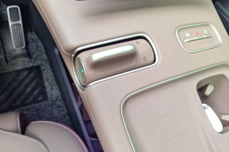 Used Nio ES8 2023 75 kWh Gear Lever