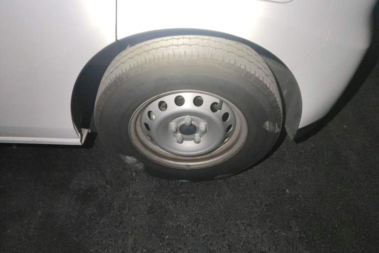 Used JMC E Fushun 2025 Model, Open Window Version, 53.58 kWh, Mid-axle, Mid-roof
