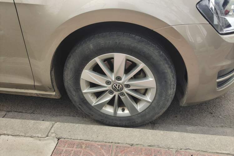 Used Volkswagen Golf 2016 1.6L Manual Fashion Edition
