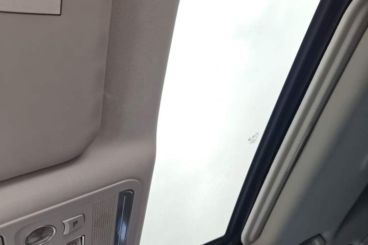 Used FORTHING Joyear X5 2017 1.6L CVT Luxury Model Headliner