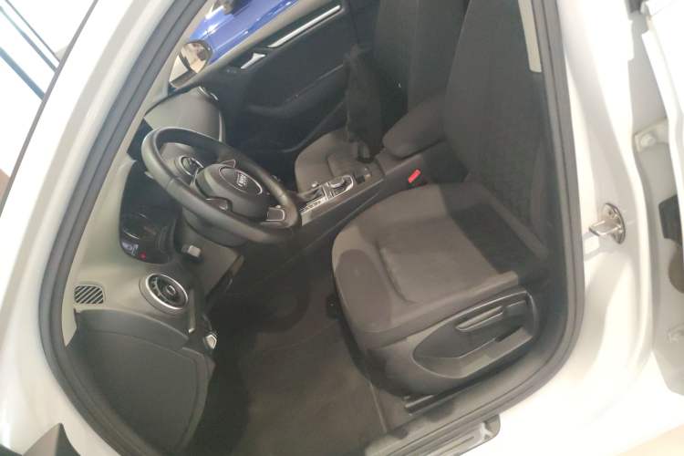 Used Audi A3 2016 Limousine 35 TFSI Ambition Edition Left Front Seat