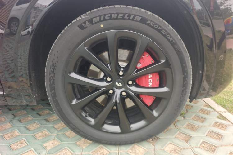 Used Li Auto ONE 2021 Extended-Range 6-Seater Version Right Front Wheel Hub