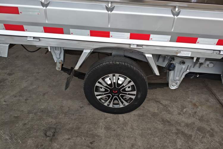 Used Wuling Rongguang Small Truck 2020 1.5L Base Version China VI Standard Double-Cab L3C Exterior 5