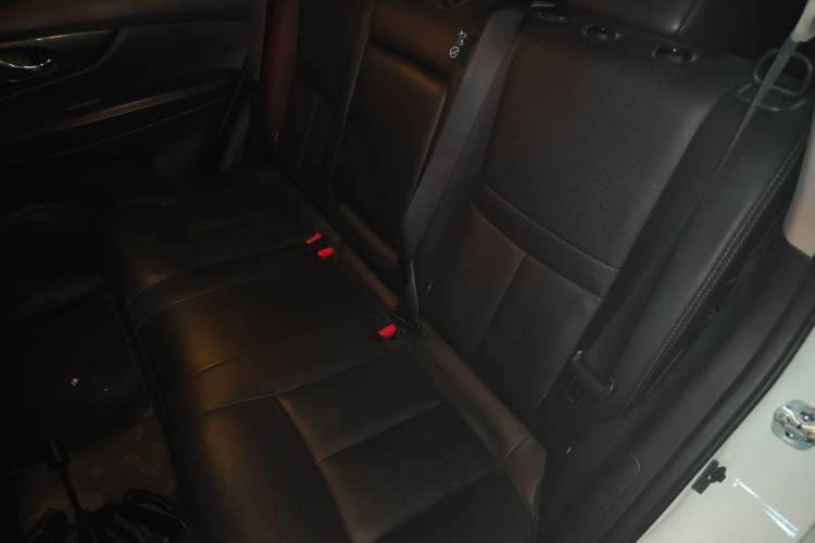 Used Nissan X-Trail 2016 2.5L CVT Sport Edition 4WD Left Rear Seat