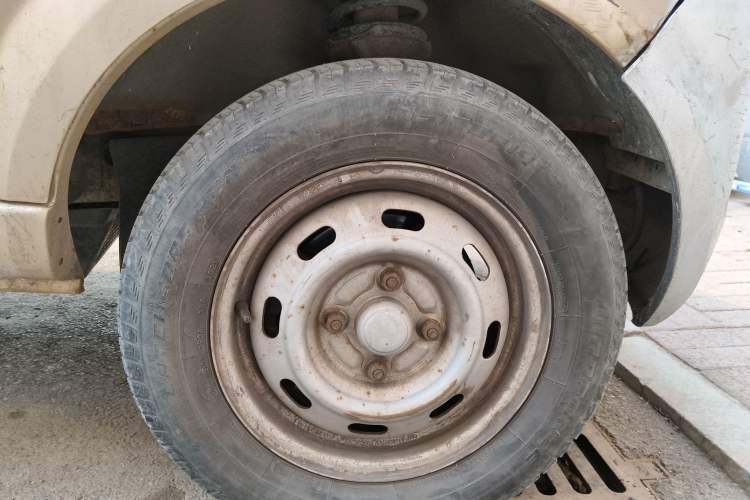 Used BAIC Weiwang 306 2013 1.2L Value Edition Basic 7-Seater A12 China IV Standard Right Front Wheel Hub