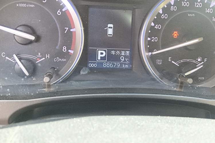 Used Toyota Highlander 2015 2.0T Two-Wheel Drive Elite Edition 5 Seats Odometer Close Up