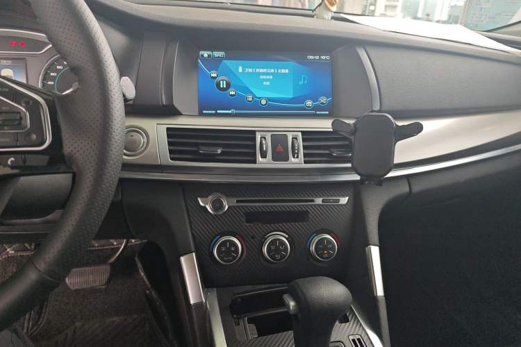 Used Haval H7 2017 Red-Label H7 2.0T Automatic Elite Model Audio And AC Panel