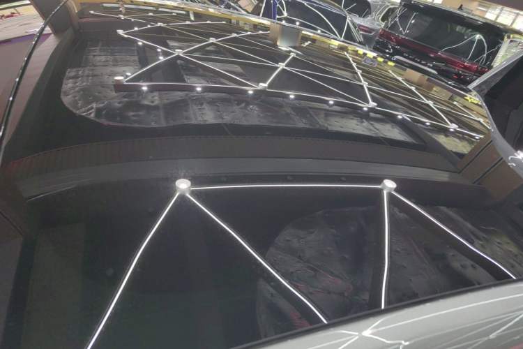 Used ONVO L60 2025 Model—60 kWh Rear-Wheel-Drive Version Roof