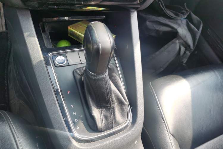 Used Volkswagen Sagitar 2017 1.6L Automatic Comfort Model Gear Lever