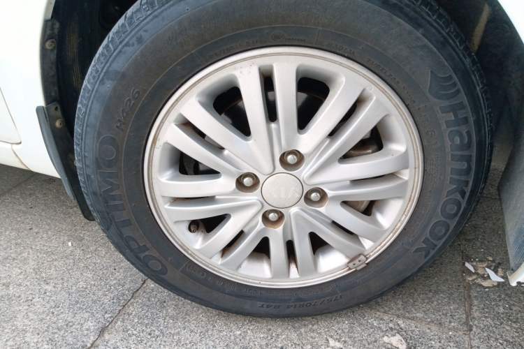 Used Kia K2 2012 Sedan 1.4L Automatic GLS Commemorative Edition Right Front Wheel Hub