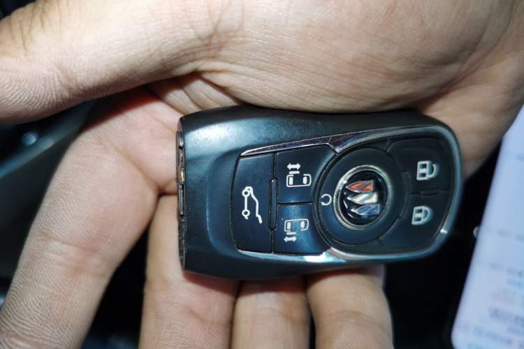 Used Buick GL8 2020 ES Land Cruiser 653T Luxury Model Vehicle Key