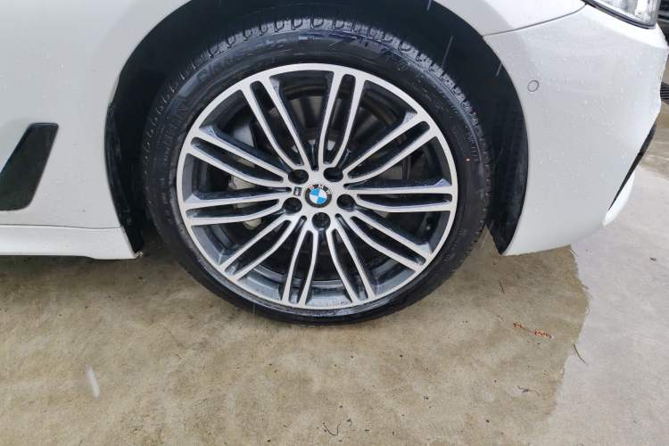 Used BMW 5 Series 2019 530Li Luxury Edition M Sport Package Right Front Wheel Hub