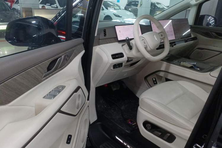 Used Wey Gaoshan 2025 Four-Wheel Drive Alpine 9 Driver Seat