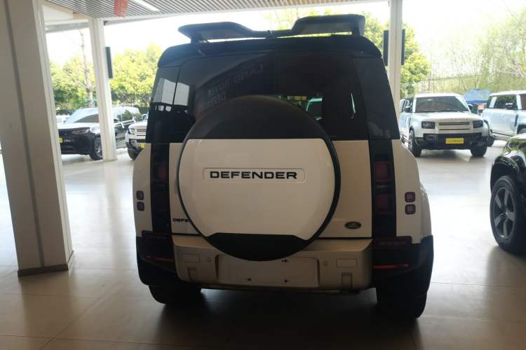 Used Land Rover Defender 2021 110 P400 SE