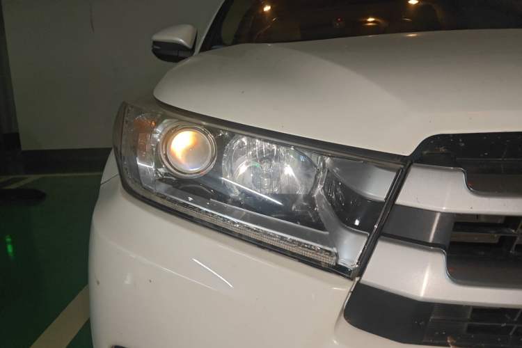 Used Toyota Highlander 2018 2.0T Four-Wheel Drive Luxury Edition 7 Seats China V Emission Standard
