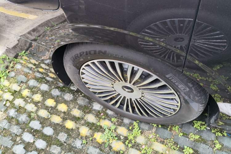 Used VOYAH Dream 2025 PHEV Four-Wheel-Drive Flagship Kunpeng Edition Right Rear Wheel Hub