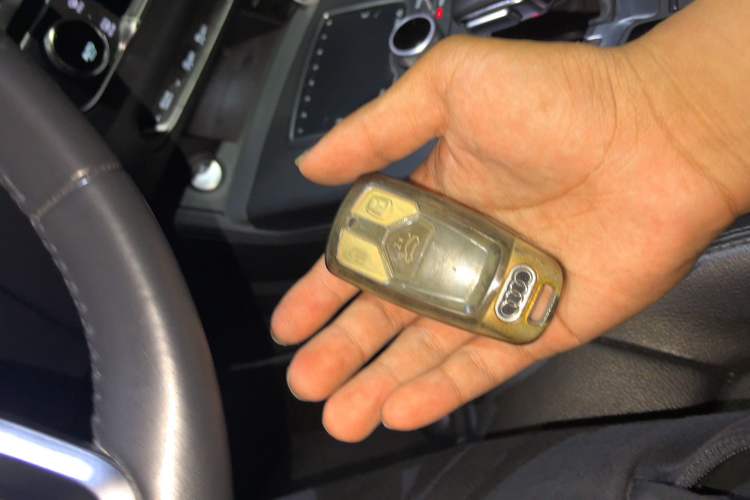 Used Audi Q5L 2020 Updated 40 TFSI Prestige Fashion Edition Vehicle Key