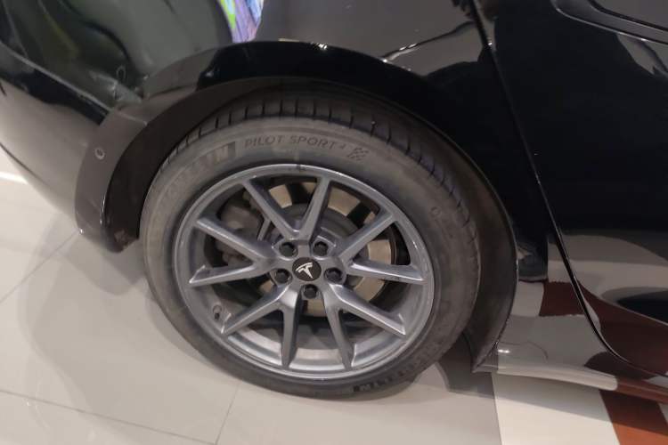 Used Tesla Model 3 2022 Rear-Wheel-Drive Version Right Rear Wheel Hub