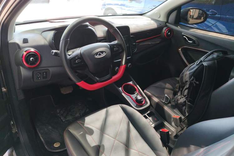 Used Chery QQ Little Ant 2022 Restyled Version Sweet Pink Edition Half-Sugar Version 28.8 kWh 30 kW 301 km Center Console