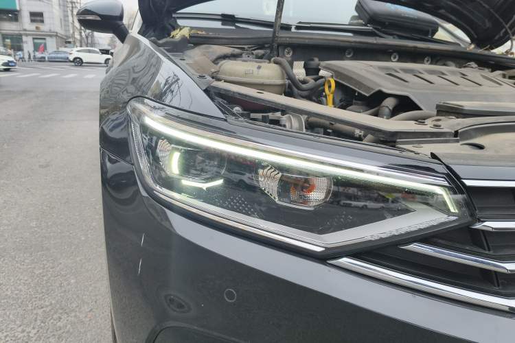 Used Volkswagen Magotan 2020 330TSI DSG Leading Model Right Front Headlight