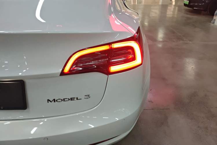 Used Tesla Model 3 2020 Revised Version Standard Range Rear-Wheel Drive – Upgraded Edition Right Rear Taillight