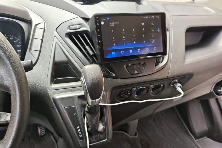 Used Ford Transit 2019 2.0T Gasoline Automatic Multi-Function Commercial Vehicle Mid-Roof 6-Seater China VI Standard
