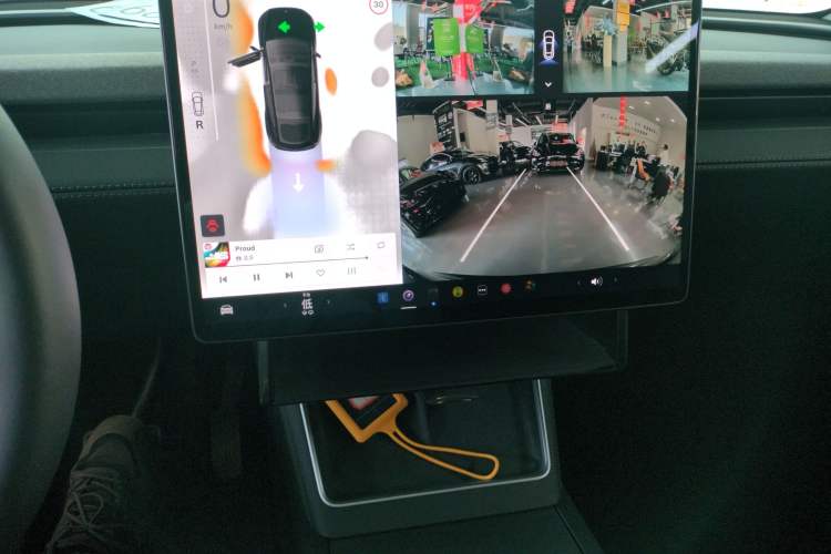 Used Tesla Model Y 2025 Rear-Wheel-Drive Version