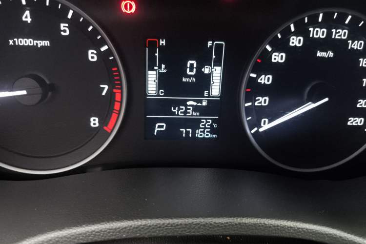 Used Hyundai ix25 2015 1.6L Automatic Two-Wheel Drive Fashionable GS Model Odometer Close Up