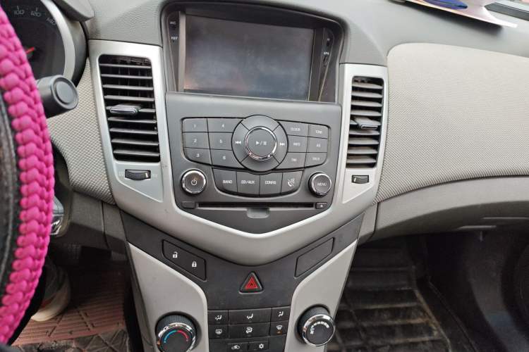 Used Chevrolet Cruze 2013 1.6L SE MT Audio And AC Panel