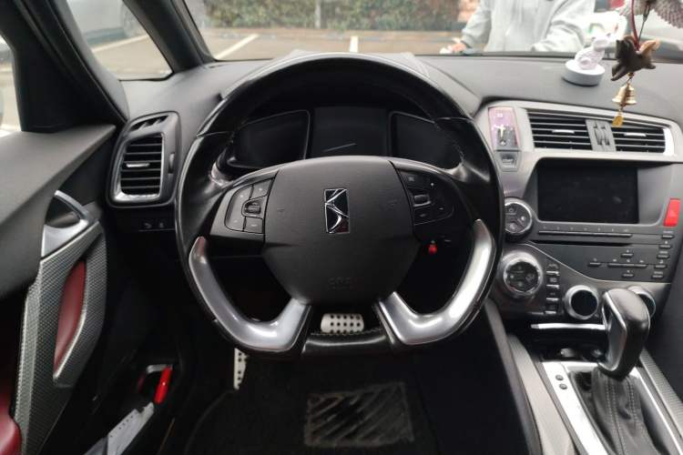 Used DS 5 2012 1.6T Prestige Edition