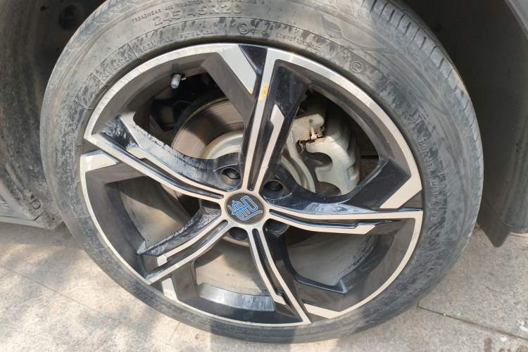 Used BYD Tang New Energy 2021 DM-i 112KM Prestige Model Right Front Wheel Hub