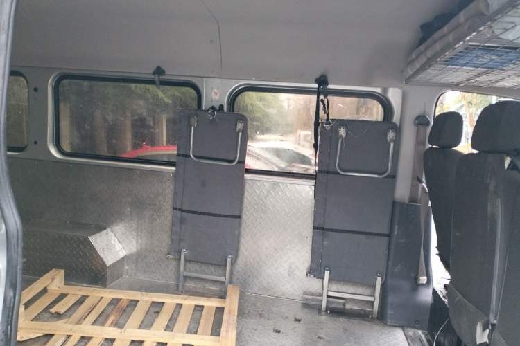 Used Dongfeng Yufeng 2021 2.3T Power King Front-Drive Logistics Van Long Wheelbase Mid-Roof 6–9 Seats China VI Standard M9T Left Rear Seat