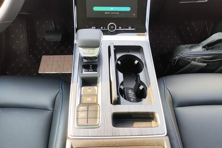 Used Roewe RX5 2025 PLUS 330TGI Automatic Trendsetting Smart Edition Gear Lever