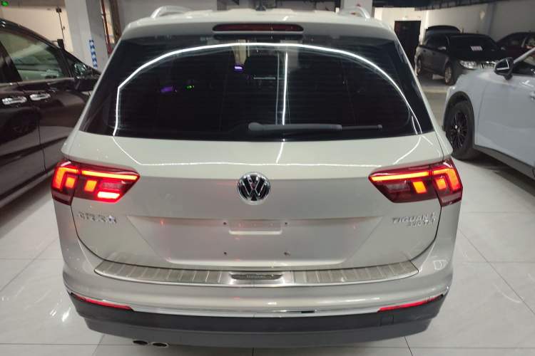 Used Volkswagen Tiguan L 2018 330TSI Automatic Two-Wheel Drive Luxury Edition Rear